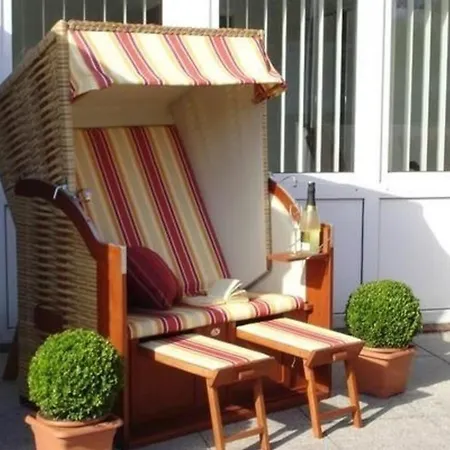 In Blandorf-wichte Mit Grossem Garten Hage